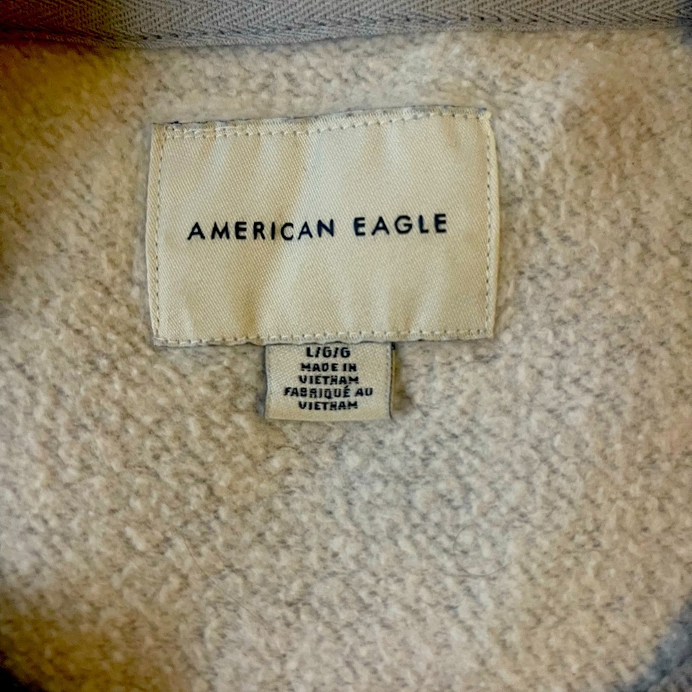 American Eagle grey crewneck sweatshirt